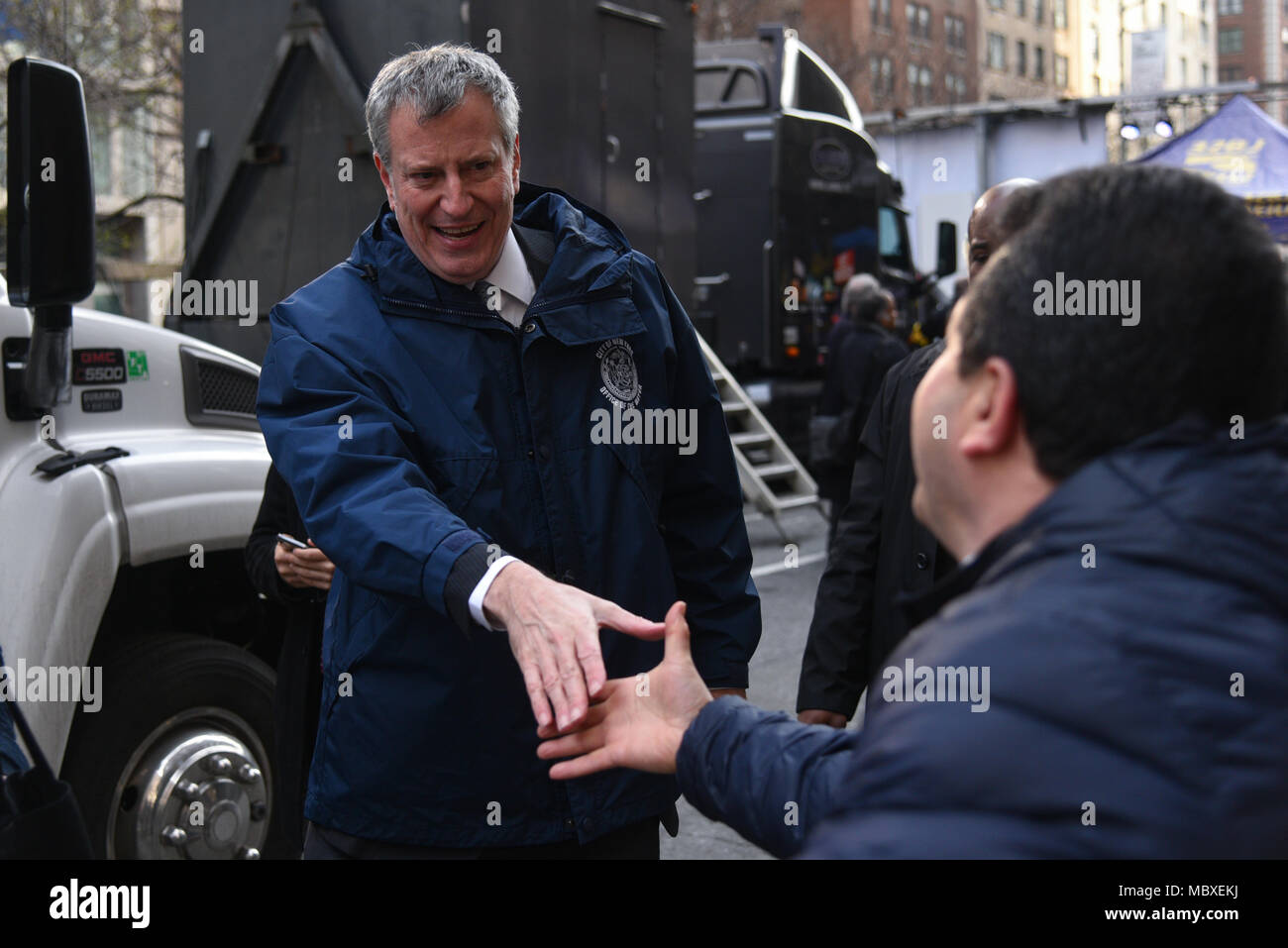 New York, Stati Uniti d'America. Xi Apr, 2018. Sindaco di Bill de Blasio parla a 32BJ SEIU residenziale contratto Rally su Aprile 11, 2018 a New York. Credito: Erik Pendzich/Alamy Live News Foto Stock