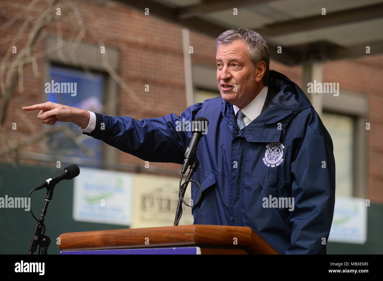 New York, Stati Uniti d'America. Xi Apr, 2018. Sindaco di Bill de Blasio parla a 32BJ SEIU residenziale contratto Rally su Aprile 11, 2018 a New York. Credito: Erik Pendzich/Alamy Live News Foto Stock