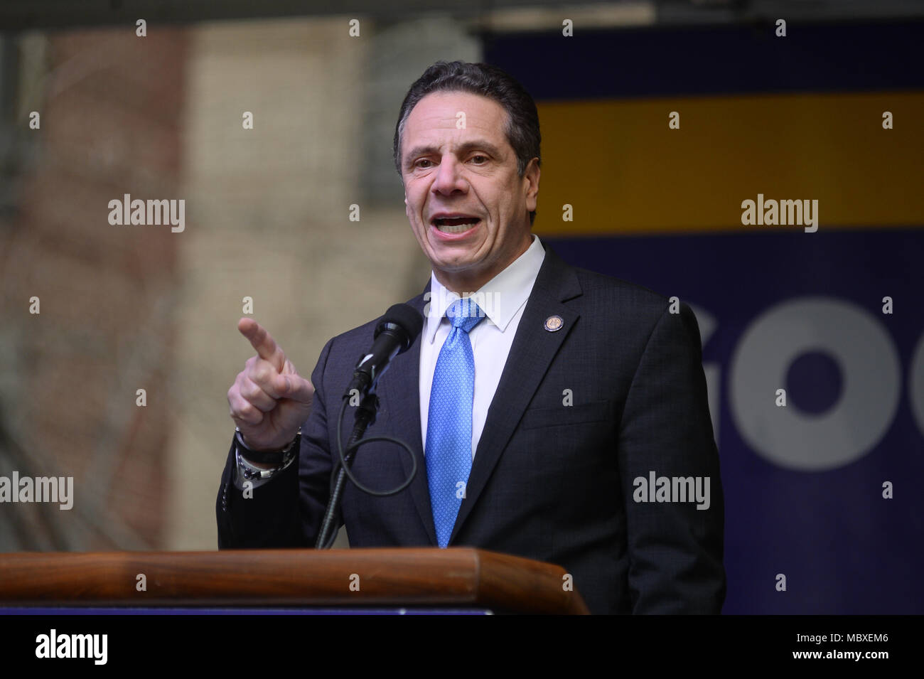 New York, Stati Uniti d'America. Xi Apr, 2018. Governatore Andrew Cuomo parla a 32BJ SEIU residenziale contratto Rally su Aprile 11, 2018 a New York. Credito: Erik Pendzich/Alamy Live News Foto Stock