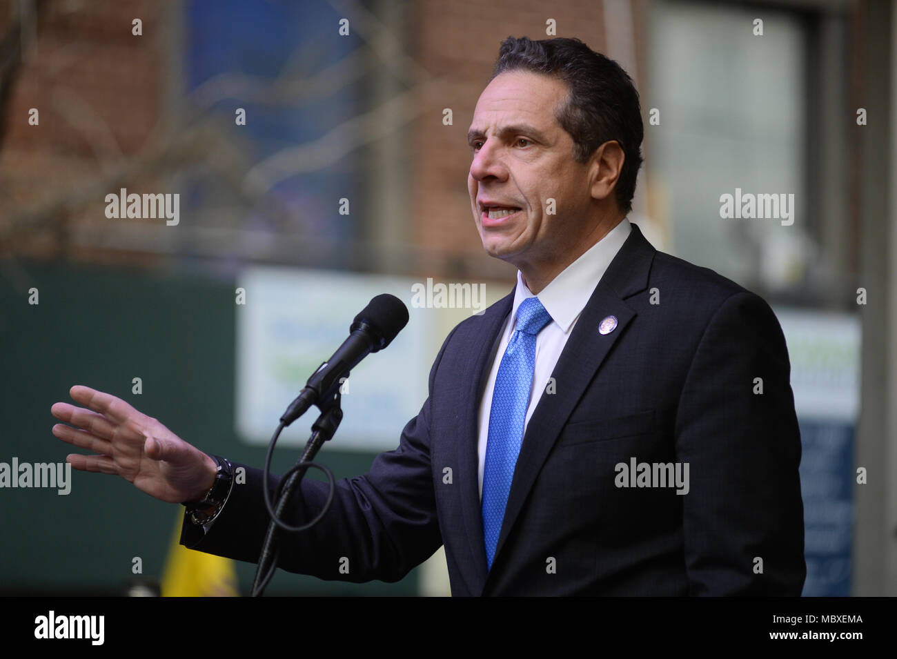 New York, Stati Uniti d'America. Xi Apr, 2018. Governatore Andrew Cuomo parla a 32BJ SEIU residenziale contratto Rally su Aprile 11, 2018 a New York. Credito: Erik Pendzich/Alamy Live News Foto Stock