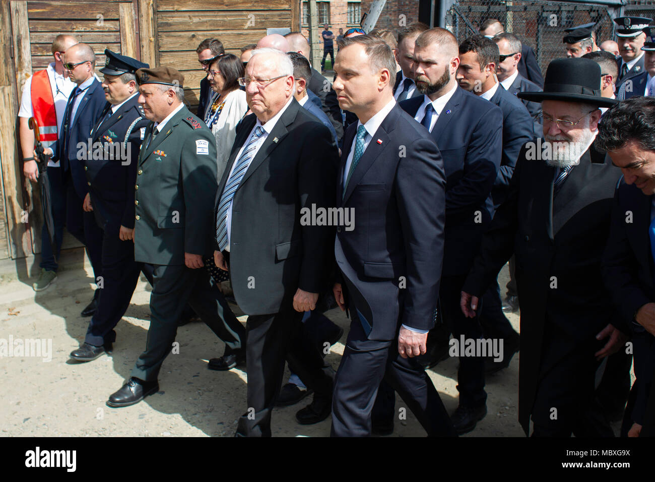 Oswiecim, Polonia. 12 apr 2018. Marzo del vivere. Visita del Presidente della Repubblica di Polonia Andrzej Duda e Presidente israeliano Reuven Rivlin al marzo del vivere. Un evento internazionale in cui gli ebrei provenienti da vari paesi, principalmente gli studenti e gli studenti, visitare i siti di Olocausto che i tedeschi hanno creato durante la guerra nei territori occupati territori polacco. Grazie per la partecipazione in marzo, i giovani potranno inoltre imparare circa la storia di ebrei polacchi, ma sono anche in grado di soddisfare con coetanei polacco e polacco giusti fra le nazioni. Credito: Slawomir Kowalewski/Alamy Live News Foto Stock
