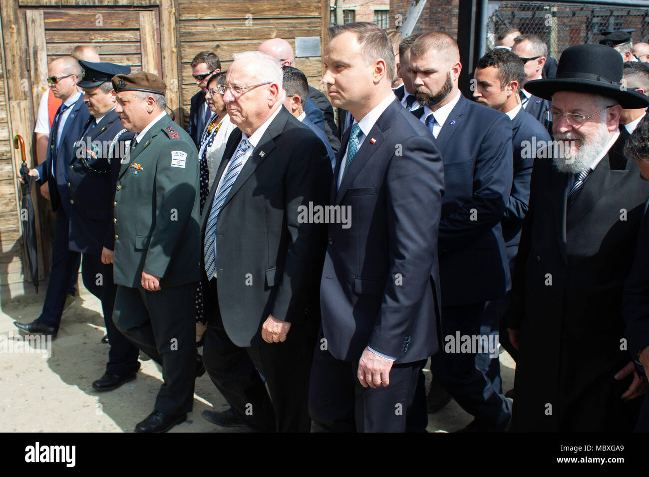 Oswiecim, Polonia. 12 apr 2018. Marzo del vivere. Visita del Presidente della Repubblica di Polonia Andrzej Duda e Presidente israeliano Reuven Rivlin al marzo del vivere. Un evento internazionale in cui gli ebrei provenienti da vari paesi, principalmente gli studenti e gli studenti, visitare i siti di Olocausto che i tedeschi hanno creato durante la guerra nei territori occupati territori polacco. Grazie per la partecipazione in marzo, i giovani potranno inoltre imparare circa la storia di ebrei polacchi, ma sono anche in grado di soddisfare con coetanei polacco e polacco giusti fra le nazioni. Credito: Slawomir Kowalewski/Alamy Live News Foto Stock