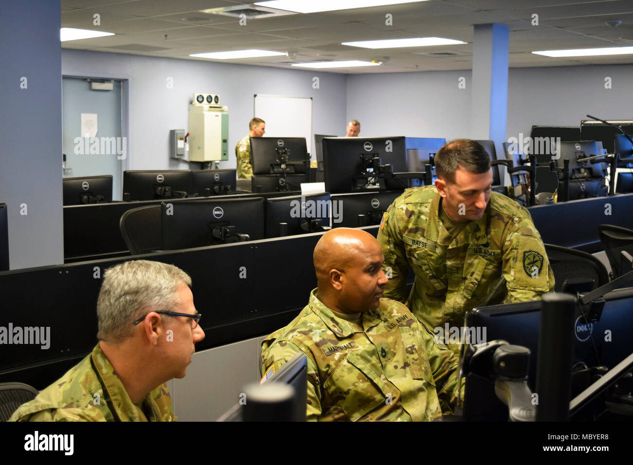 FORT GEORGE G. MEADE, Md. - i soldati della Task Force eco, un esercito nazionale Guard (ARNG) costituiti da più di 140 soldati provenienti da sette Stati membri hanno completato più di 38,000 ore di formazione tecnica e sostenuto più di 1.500 U.S. Esercito Cyber Command e U.S. Cyber missioni di comando durante il loro anno di mobilitazione. A causa del loro successo, il Dipartimento della Difesa ha esteso la missione di TFE e la transizione il gruppo corrente di ARNG soldati con una nuova squadra di cyber guerrieri. ( Foto Stock