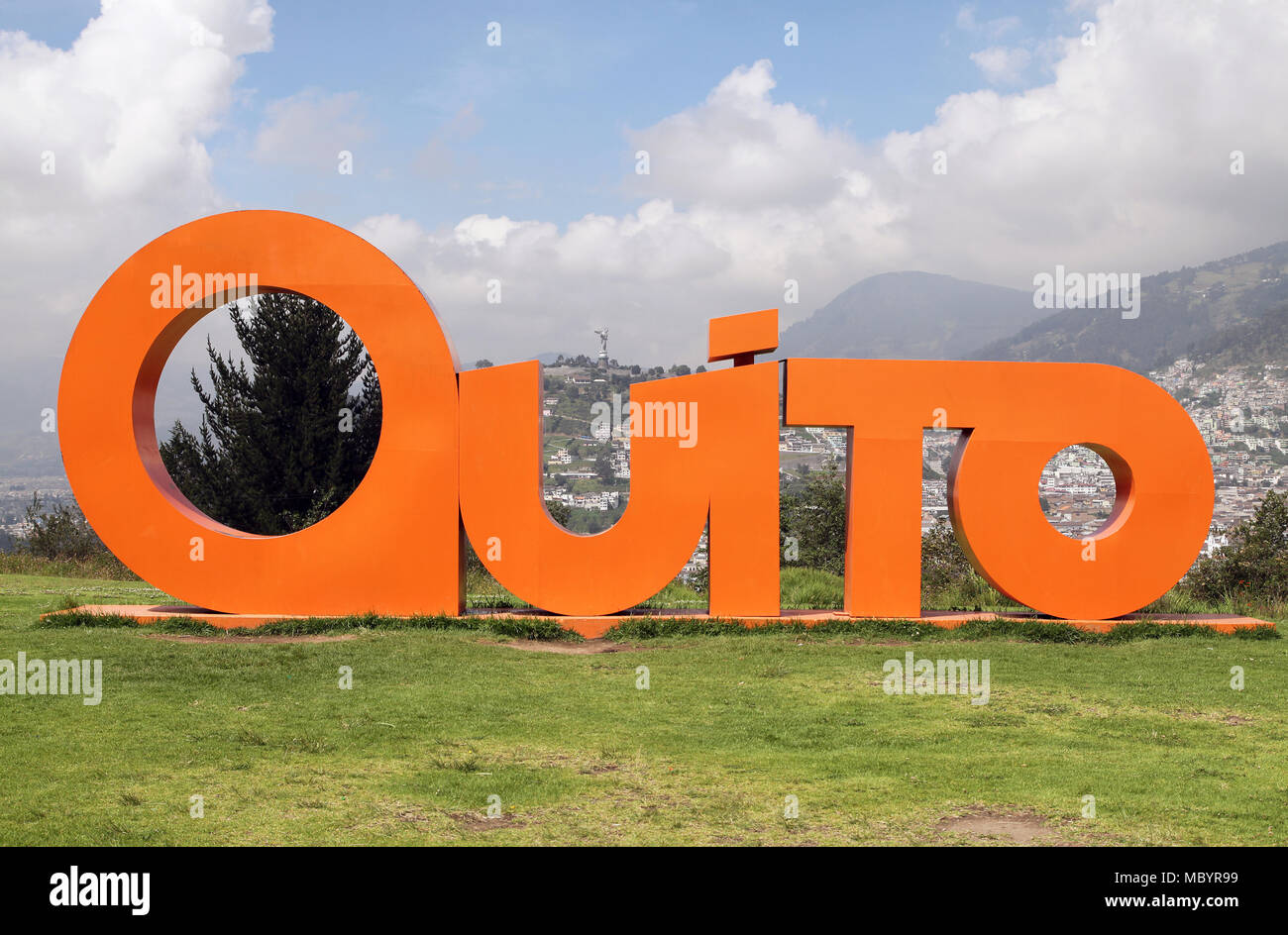 Vista panoramica sulla città di Quito dal Itchimbia parc. Foto Stock