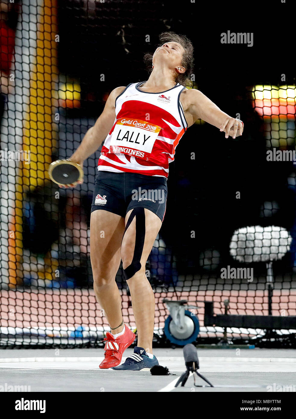L'Inghilterra del Jade Lally compete in Donne Lancio del disco finale allo stadio di Carrara durante il giorno otto del 2018 Giochi del Commonwealth in Gold Coast, Australia. Foto Stock