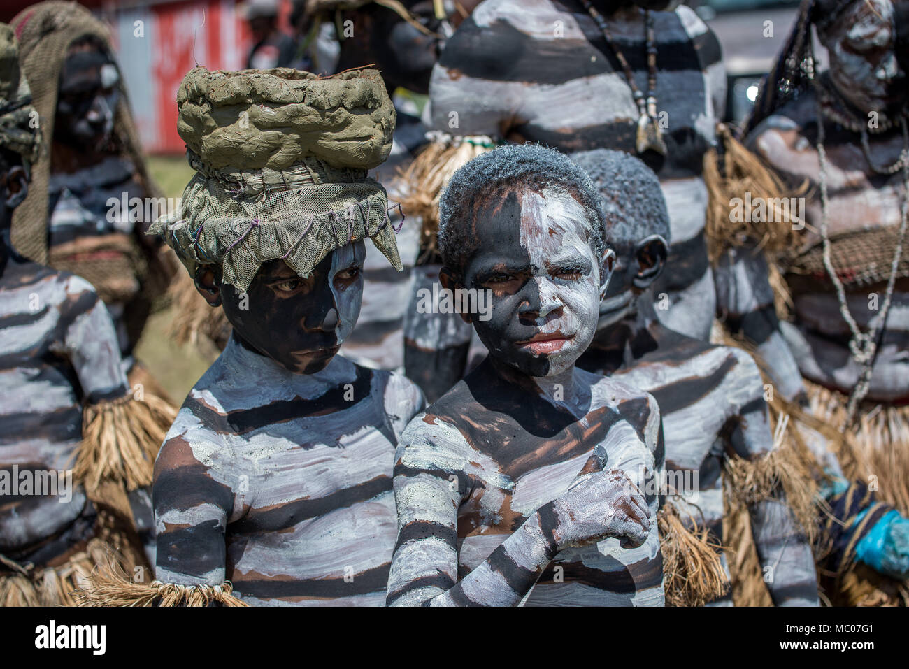 Un gruppo di Mindima firemakers, Mount Hagen spettacolo culturale, Papua Nuova Guinea Foto Stock