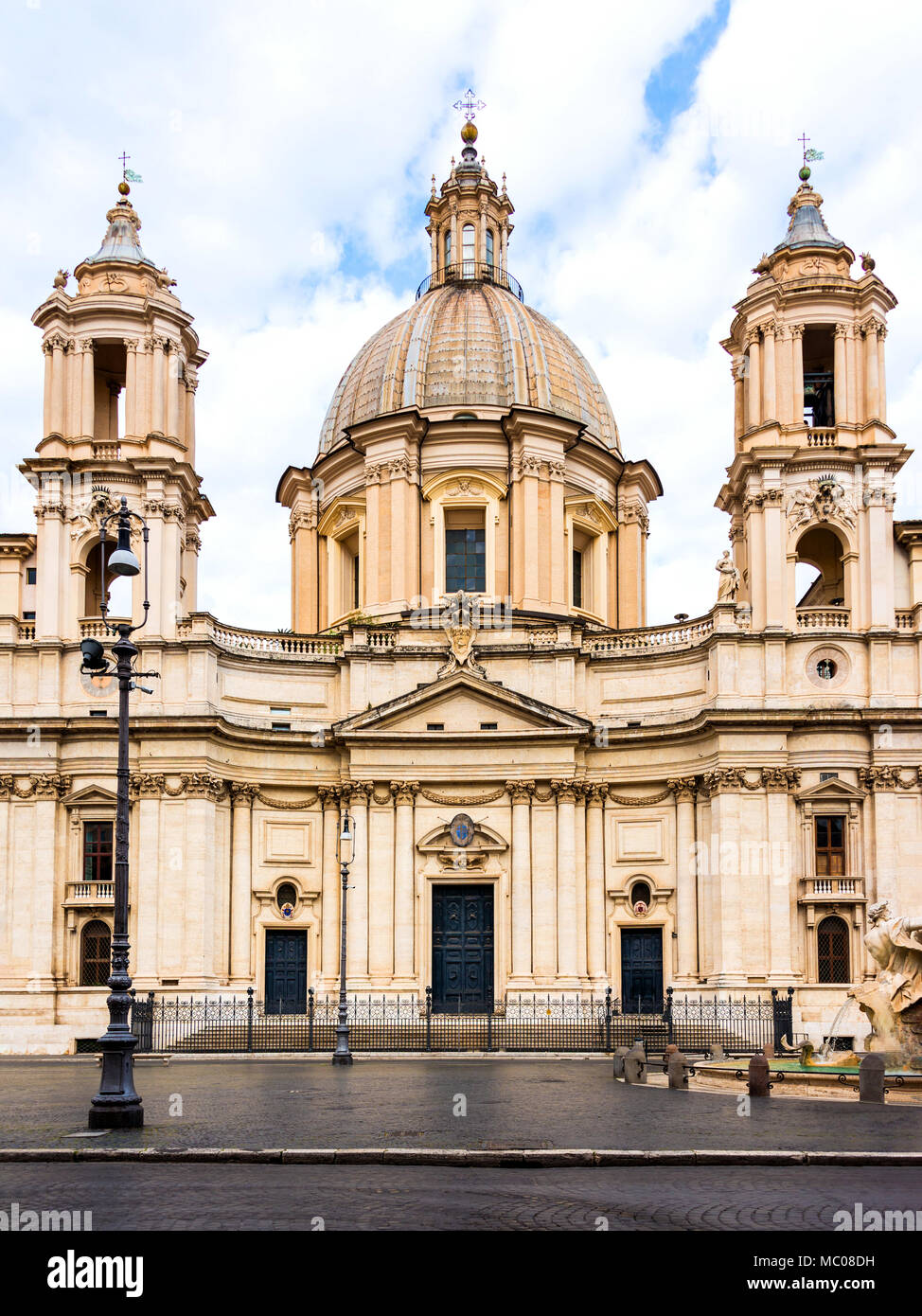 Vista frontale di Sant' Agnese chiesa a Piazza Navona, Roma, Italia Foto Stock