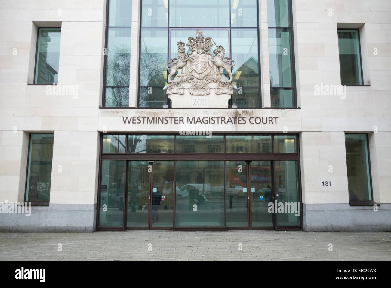 L'ingresso al Westminster Magistrates Court in Marylebone Road, Marylebone, Londra, NW1, Inghilterra, REGNO UNITO Foto Stock
