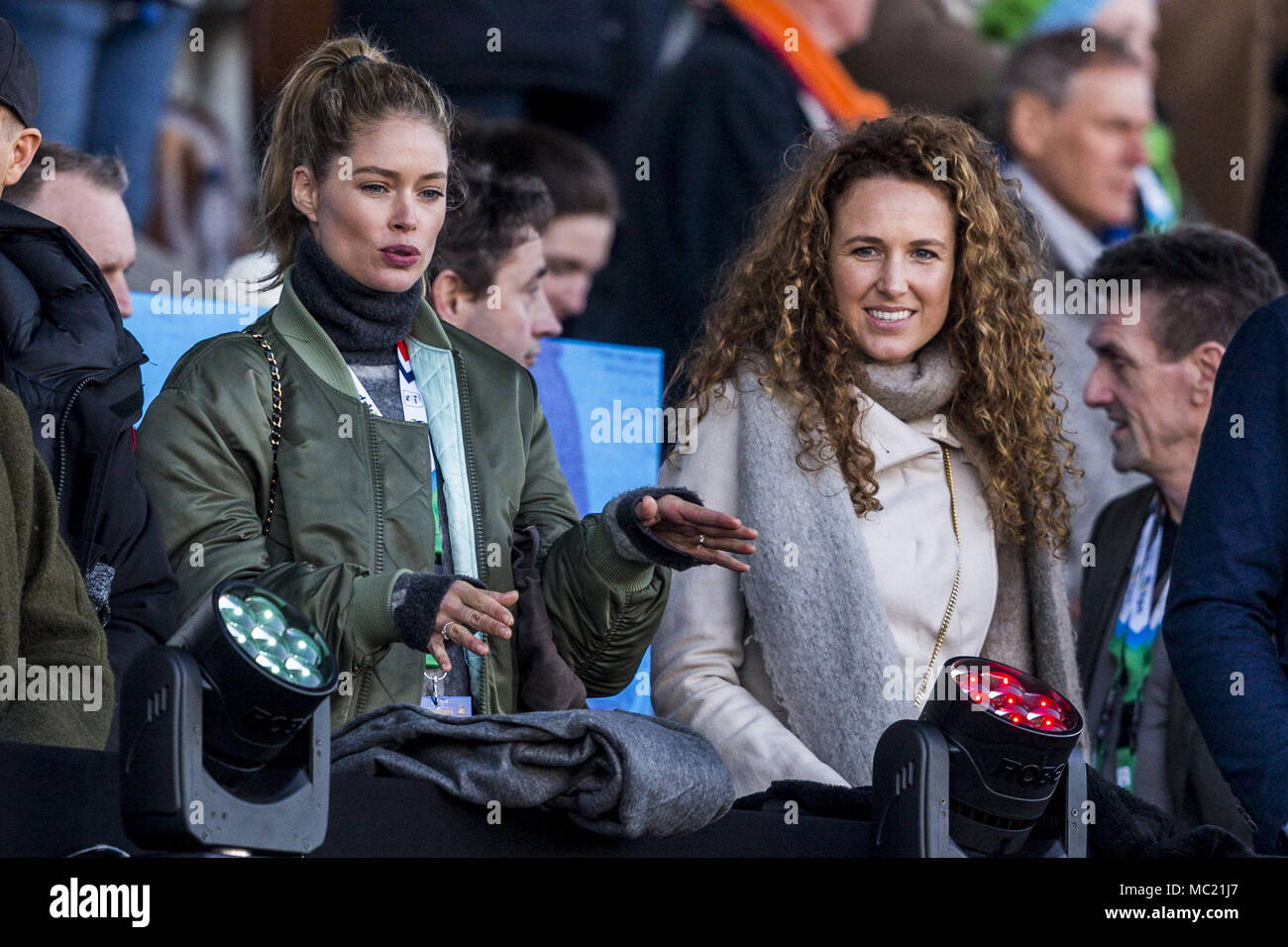 Celebrità a guardare il ISU WORLD Allround Speed Skating Championships nello Stadio Olimpico di Amsterdam, Paesi Bassi. Dotato di: Doutzen Kroes, Kim Sanders dove: Amsterdam, Olanda Settentrionale, Paesi Bassi Quando: 11 Mar 2018 Credit: WENN.com * * disponibile solo per la pubblicazione in UK, USA, Germania, Austria, Svizzera** Foto Stock