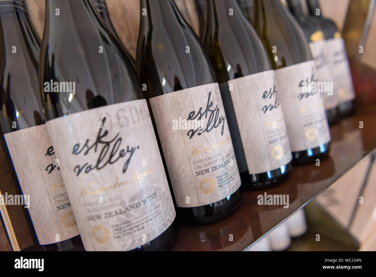 Le bottiglie di vino per la vendita in cantina shop all'Esk Vally Hawkes Bay Vigna Nuova Zelanda Foto Stock