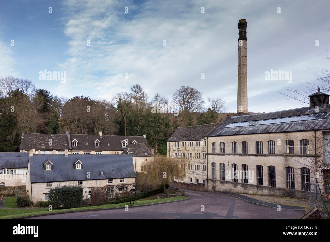 Il mulino Longfords complesso in Nailsworth, Gloucestershire, UK. Ex mulino edifici sono ora convertiti in lussuose abitazioni private, case o appartamenti. Foto Stock