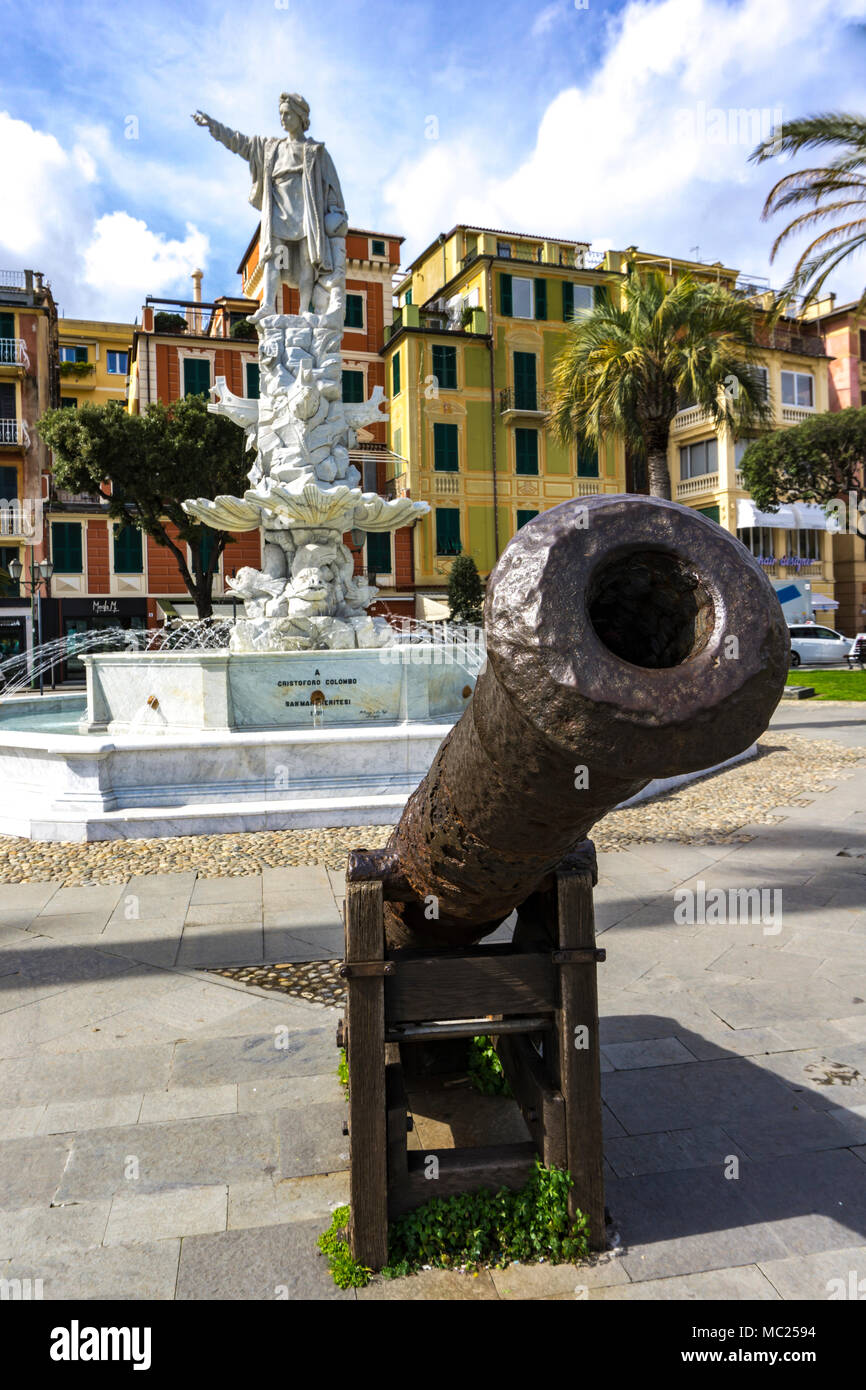 SANTA MARGHERITA LIGURE, Italia - 12 Marzo 2018: Monumento a Cristoforo Colombo a Santa Margherita Ligure, Italia. Il monumento è stato creato dallo scultore Foto Stock