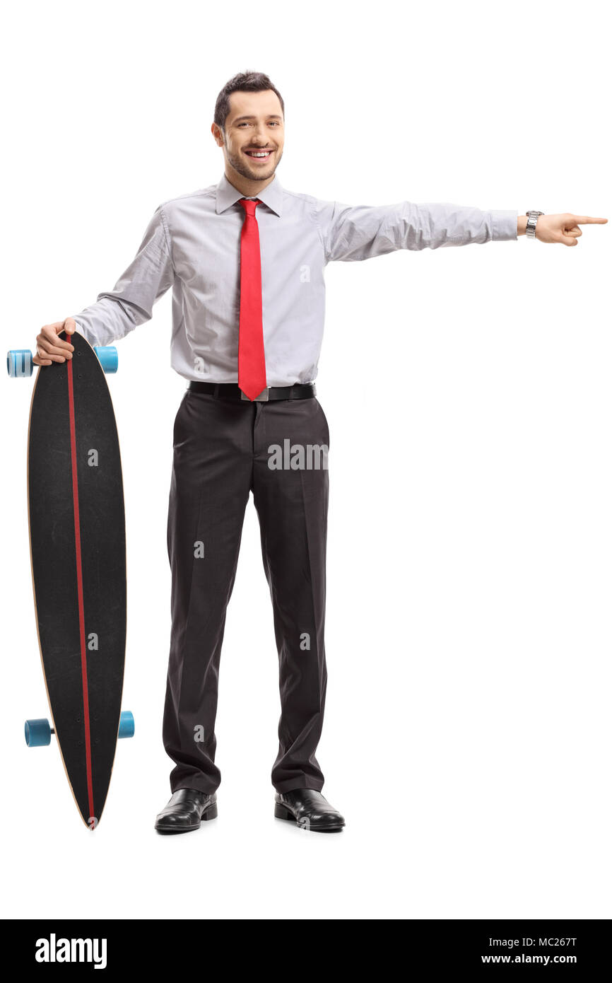 A piena lunghezza Ritratto di imprenditore con un puntamento longboard isolati su sfondo bianco Foto Stock