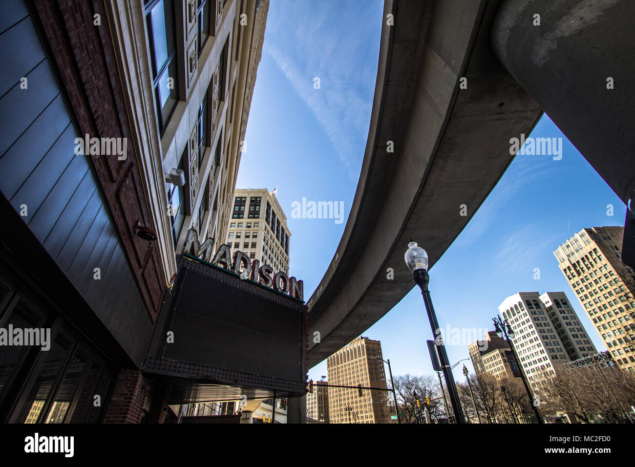 L'esterno e il rettangolo di selezione dello storico Teatro Madison edificio nel Grande Circus Park quartiere del centro cittadino di Detroit. Foto Stock