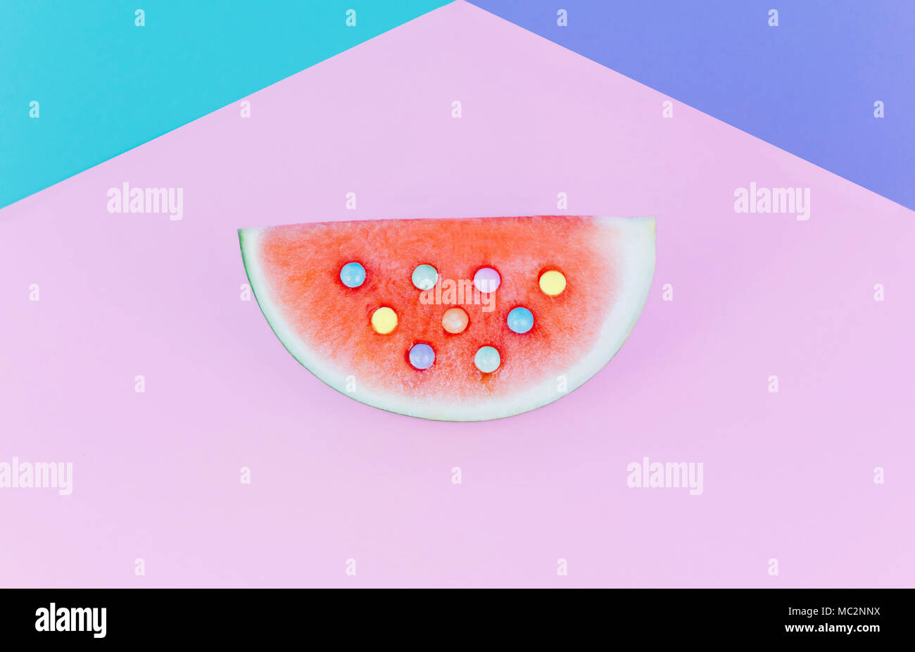 Anguria Fashion su sfondo color pastello. Foto Stock