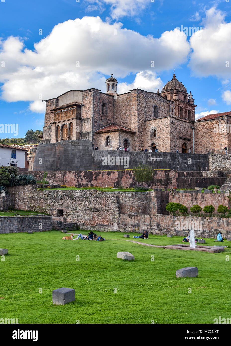 Cusco, Perù - Aprile 1, 2018: Qorikancha rovine e il convento di Santo Domingo Foto Stock