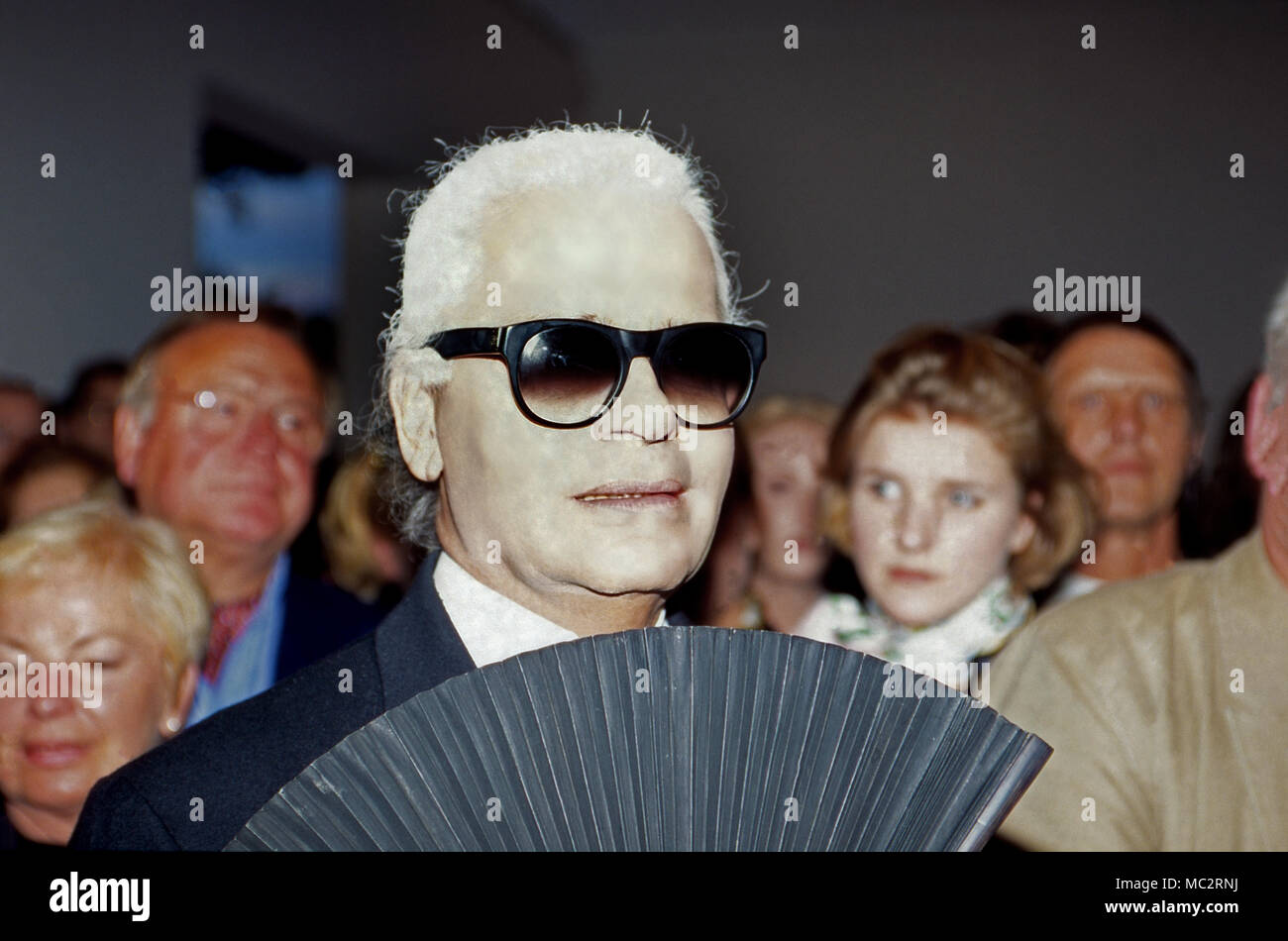 Modeschöpfer Karl Lagerfeld bei einer Vernissage, Deutschland 2007. Stilista Karl Lagerfeld all'apertura di una mostra, Germania 2007. Foto Stock