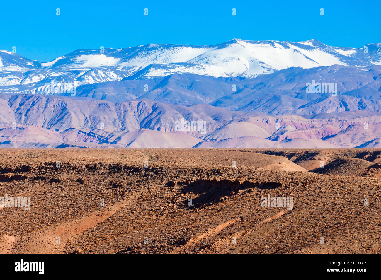 Alto Atlante, chiamato anche il Grand Montagne Atlas è una catena montuosa  nel centro del Marocco in Africa Settentrionale Foto stock - Alamy