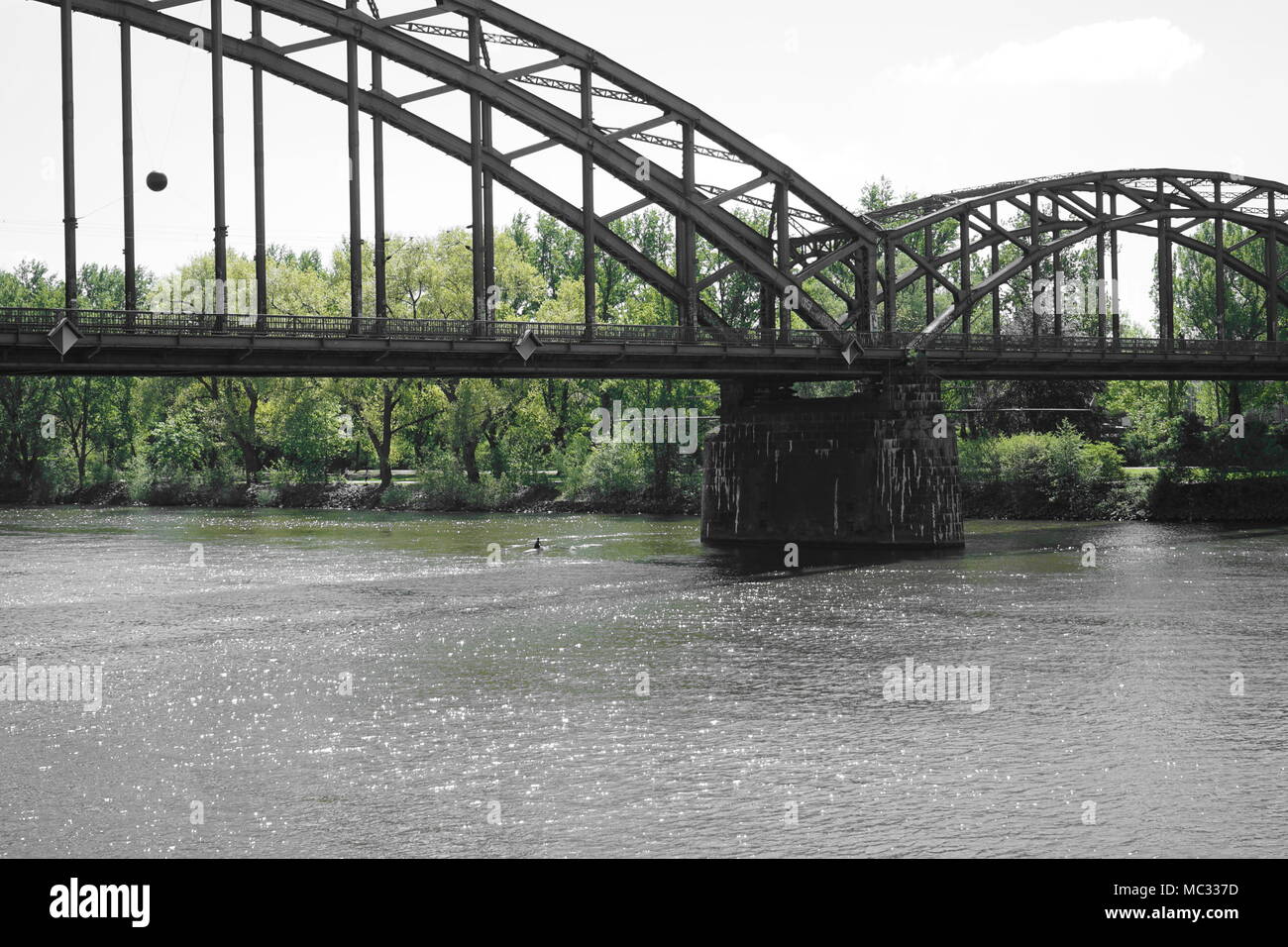 Deutschherrnbrücke, ponte ferroviario, Frankfurt am Main, Germania Foto Stock