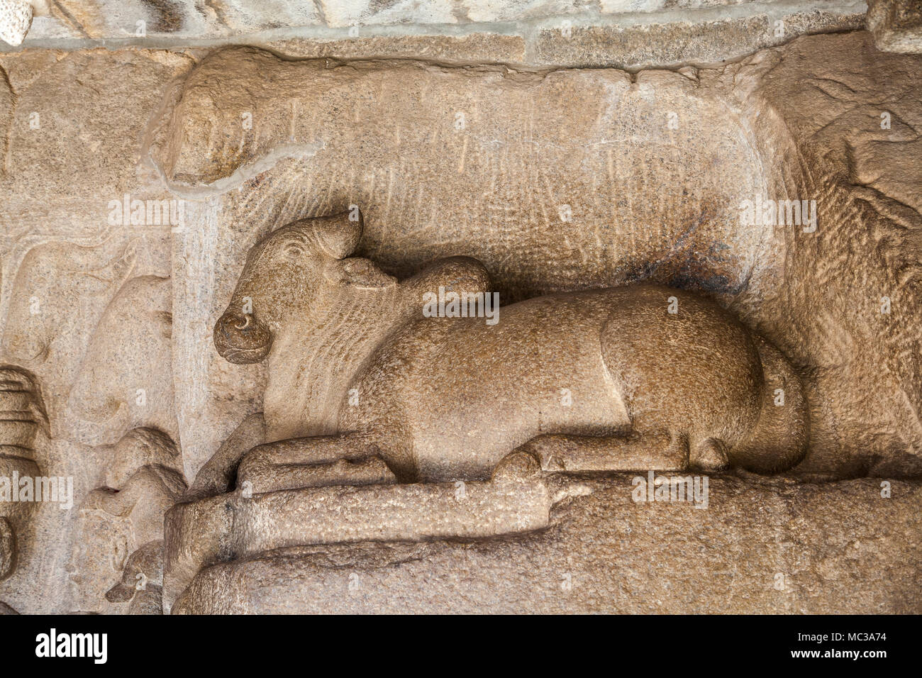 Asia, India, nello Stato del Tamil Nadu, Mamallapuram Krishna tempio nella grotta Foto Stock