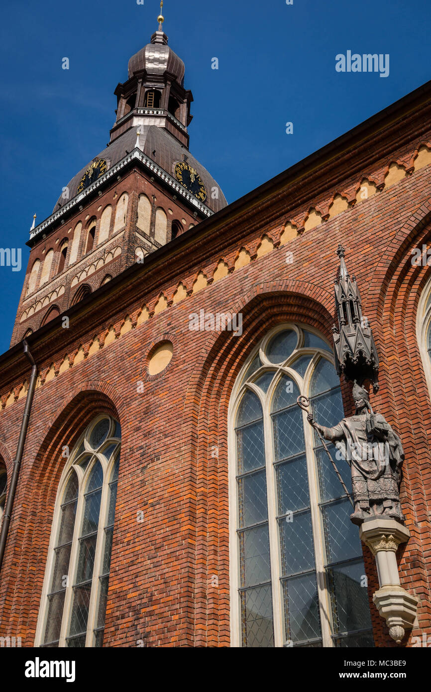 Rīgas Doms (Riga Cattedrale), costruito dal XIII al XVIII secolo, è la casa di un enorme 6,768-organo a canne e non molto altro. A Riga (Lettonia). Foto Stock