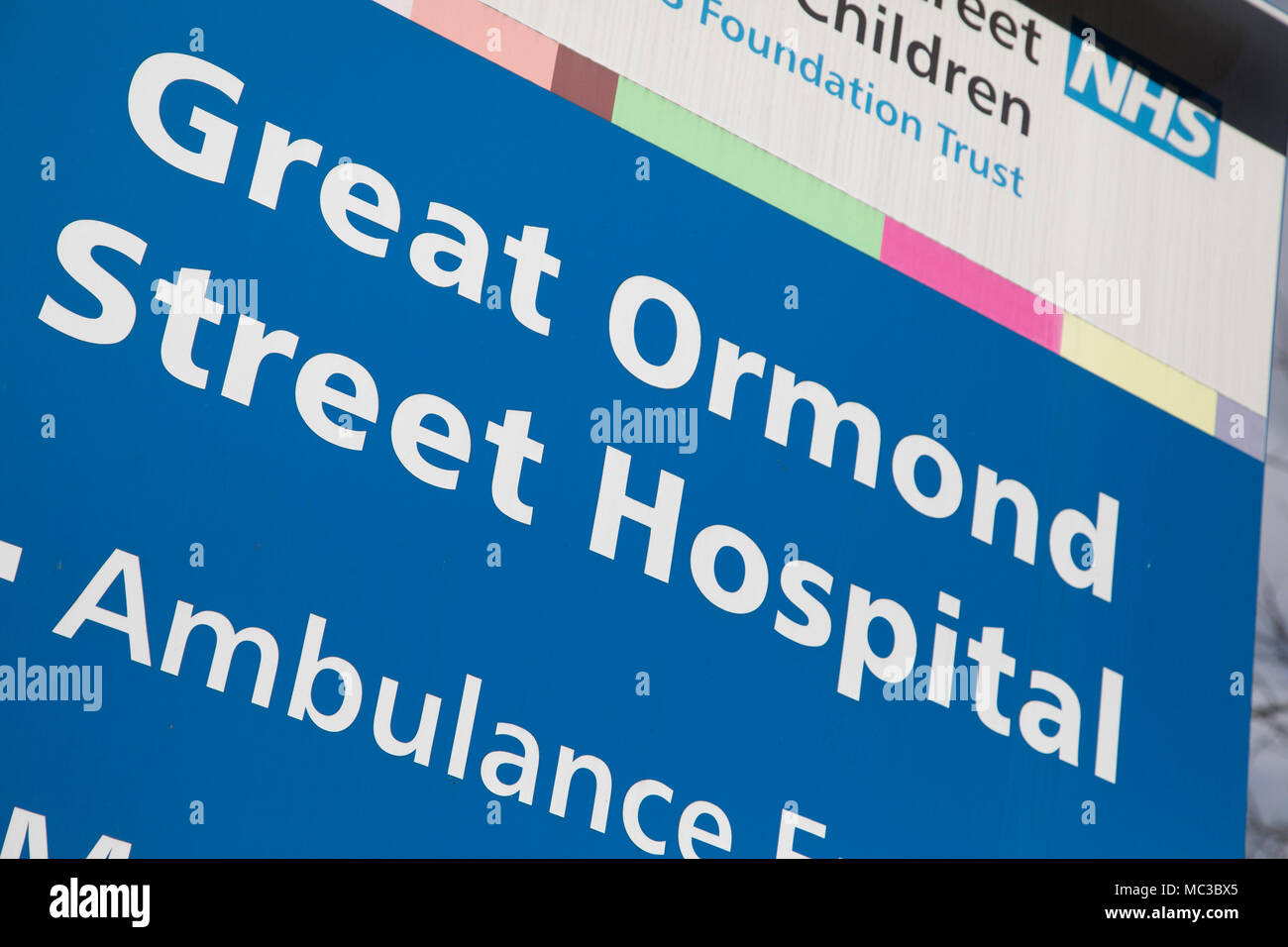 Great Ormond Street Childrens Hospital di Londra, Inghilterra, Regno Unito. Great Ormond Street Hospital è un ospedale per i bambini situato nel quartiere di Bloomsbury area del London Borough of Camden, e una parte di Great Ormond Street Hospital per bambini NHS Foundation Trust. Foto Stock