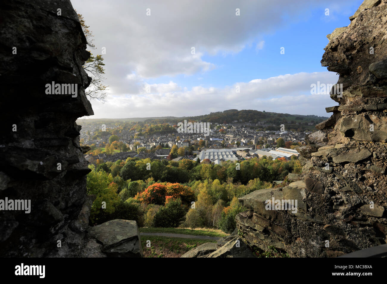 Autunno vista sulla città di Kendal da Kendal Castle, Cumbria, England, Regno Unito Foto Stock