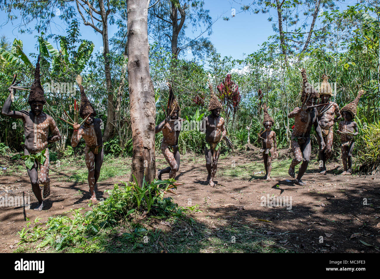 Nokondi metà uomini prestazioni, area di Goroka, Higlands orientale provincia di Papua Nuova Guinea Foto Stock