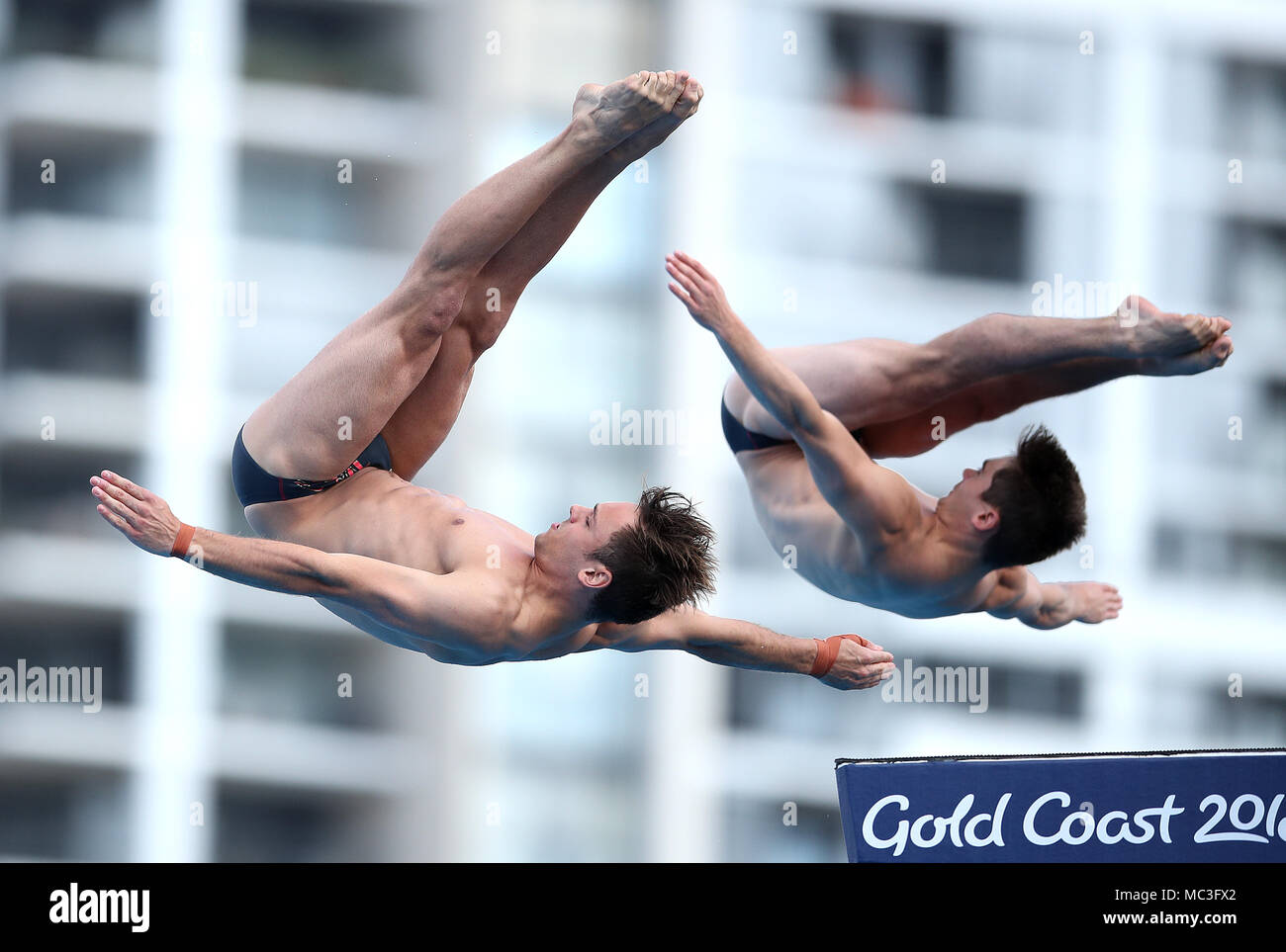 L'Inghilterra del Tom Daley (sinistra) e Daniel Goodfellow (destra) competere negli uomini sincronizzato 10m Platform Finale al Optus Aquatic Centre durante il giorno nove del 2018 Giochi del Commonwealth in Gold Coast, Australia. Stampa foto di associazione. Picture Data: Venerdì 13 Aprile, 2018. Vedere PA storia COMMONWEALTH immersioni subacquee. Foto di credito dovrebbe leggere: Danny Lawson/filo PA. Restrizioni: solo uso editoriale. Uso non commerciale. Nessun video emulazione. Foto Stock