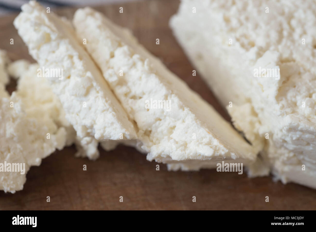 Quark (prodotti lattiero-caseari), formaggio su pannello di legno Foto Stock