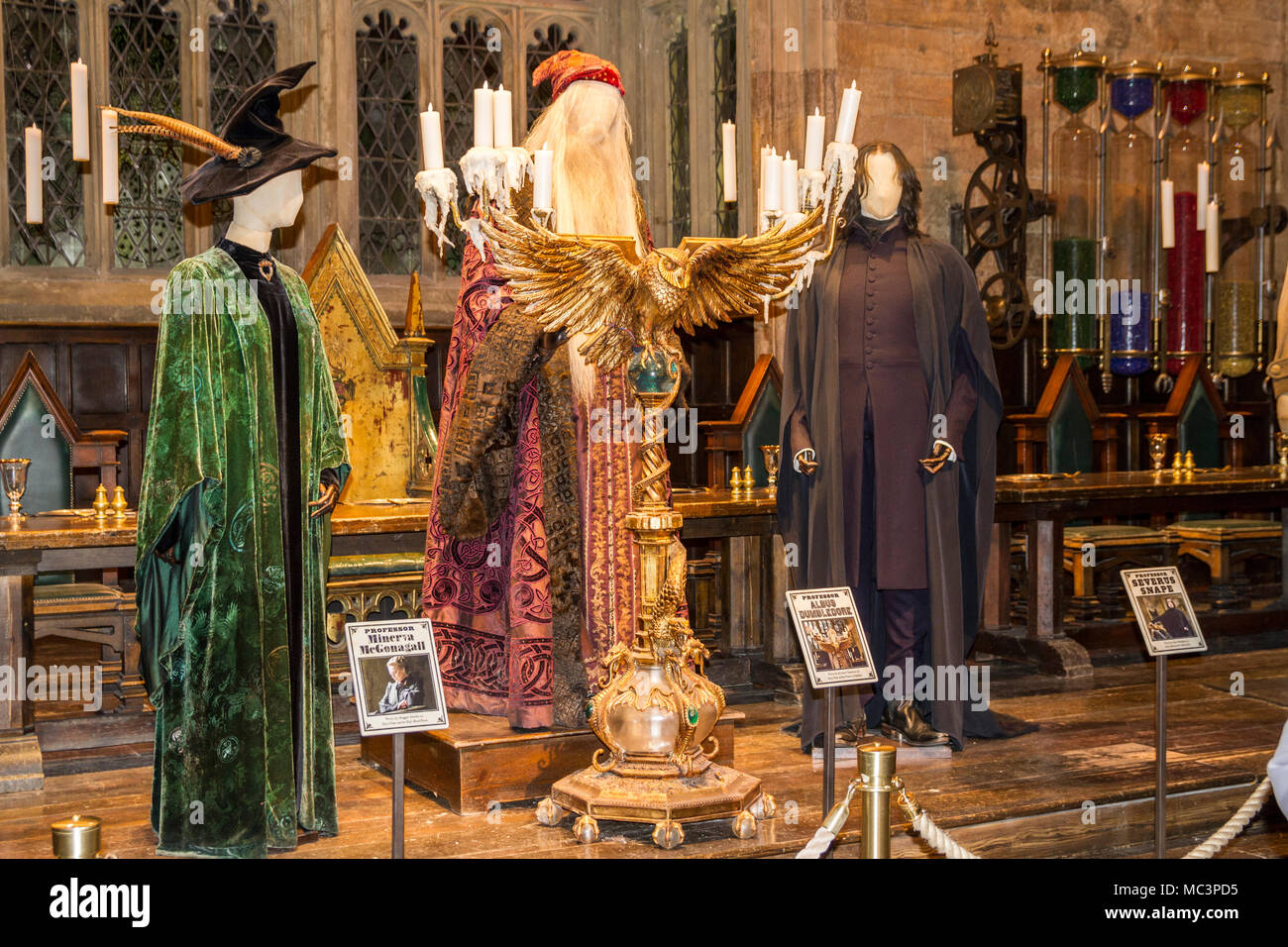 Harry Potter Studios, Hogwarts, la realizzazione di Harry Potter Warner Bros Tour dello studio, Londra,costumi great hall mcgonigle dumbledore snape magic Foto Stock