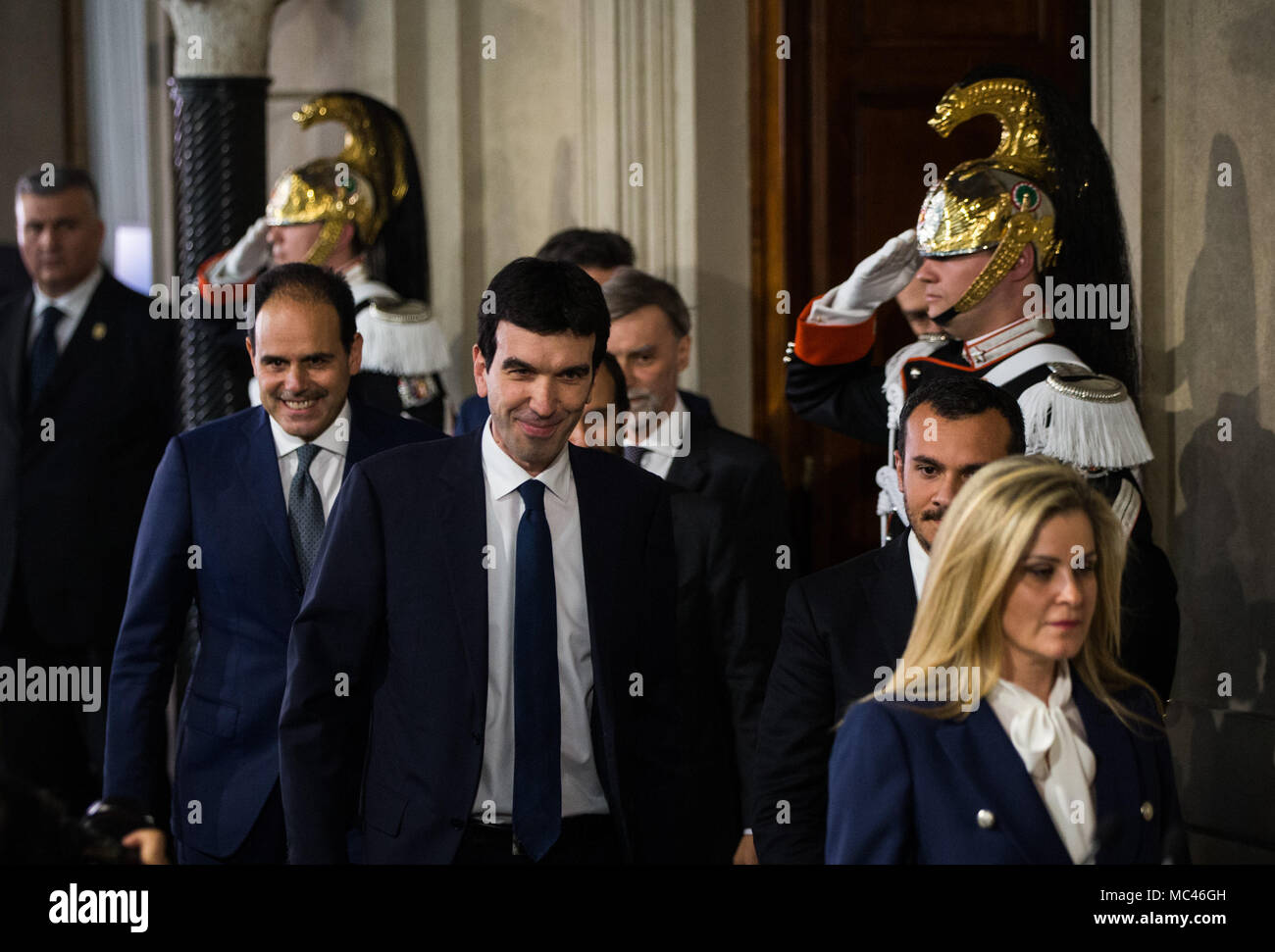 Roma, Italia. Xii Apr, 2018. Interim Partito Democratico Segretario Maurizio Martina (C) partecipa a una conferenza stampa presso il Palazzo del Quirinale a Roma, capitale d'Italia, il 12 aprile 2018. Il primo giorno del secondo round dell'Italia del governo formale di negoziati si sono conclusi in un apparente stallo giovedì, come i principali partiti politici hanno scavato nelle loro posizioni contrastanti. Credito: Jin Yu/Xinhua/Alamy Live News Foto Stock