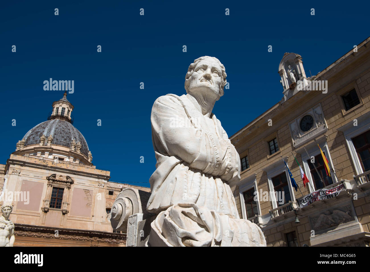 La fontana rinascimentale di Piazza Pretoria ha una strana storia, non è stato progettato per Palermo, è stato posto in Piazza Pretoria, nella parte anteriore del curre Foto Stock