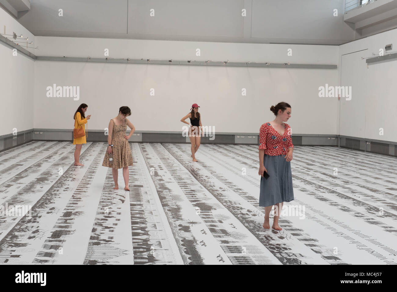 Zisa Cantieri Culturali, ZAC Padiglione di Arte Contemporanea, Odissey. Una grande installazione di 1300 mq. M. dell'artista cinese Ai Weiwei dedicata alla migran Foto Stock