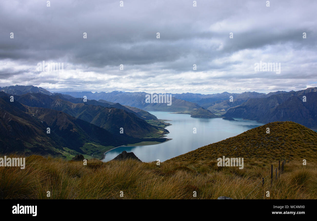 Trekking a picco istmo via vicino a Wanaka, Otago, Nuova Zelanda Foto Stock