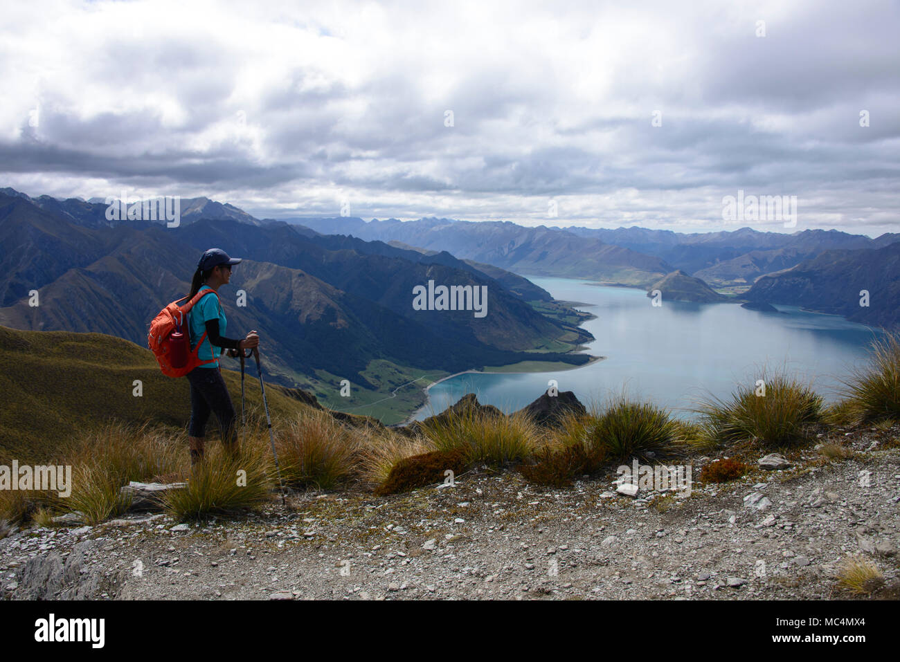 Trekking a picco istmo via vicino a Wanaka, Otago, Nuova Zelanda Foto Stock