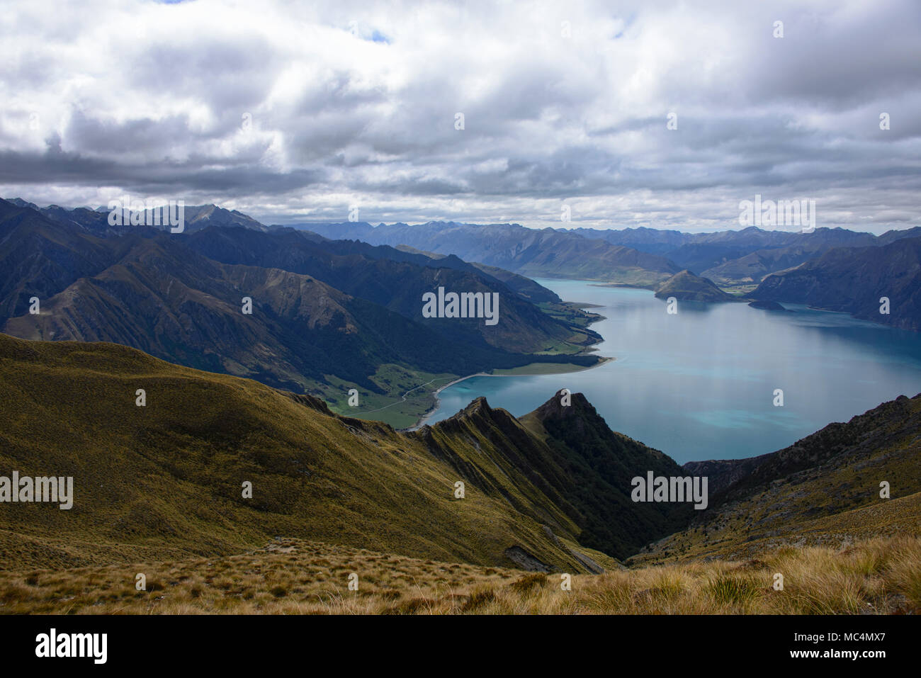 Trekking a picco istmo via vicino a Wanaka, Otago, Nuova Zelanda Foto Stock