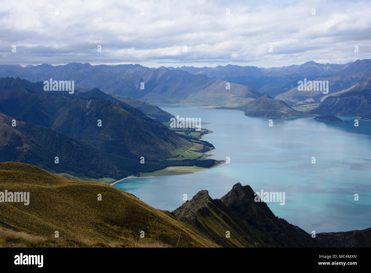 Trekking a picco istmo via vicino a Wanaka, Otago, Nuova Zelanda Foto Stock