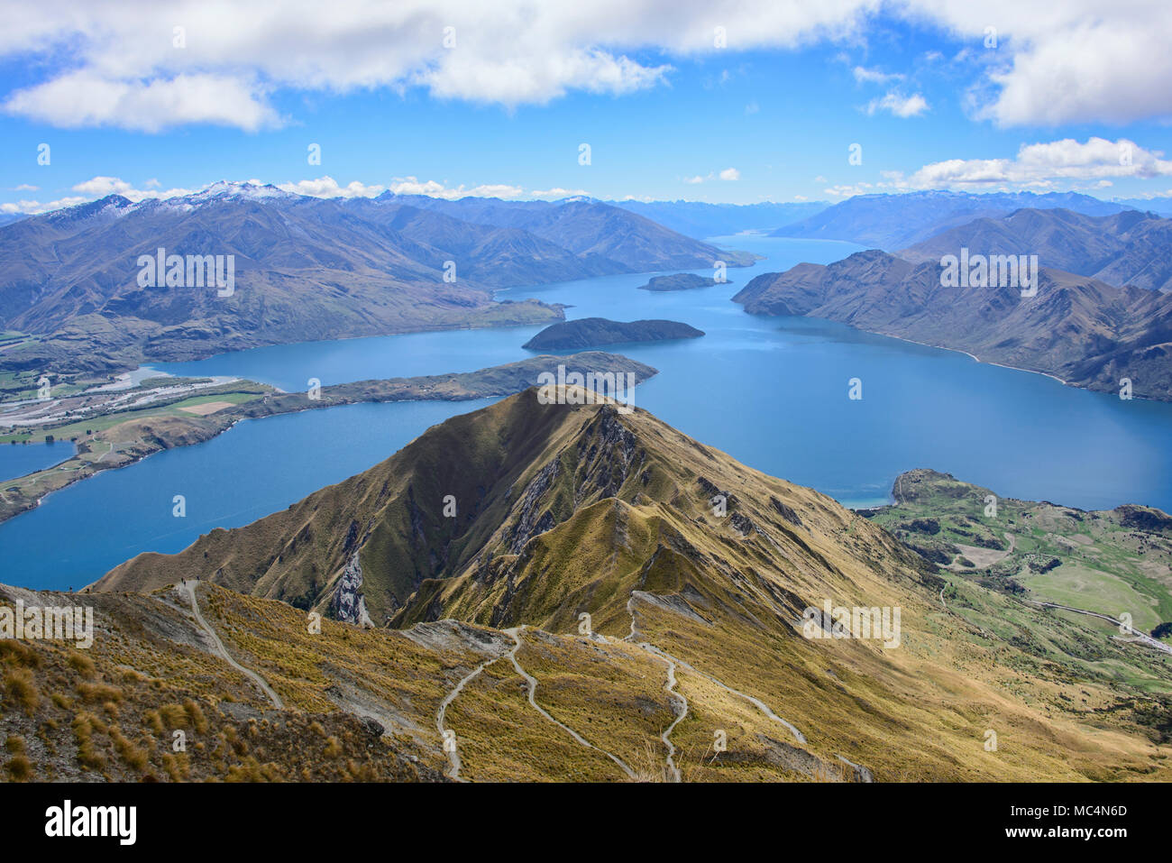 Vedute panoramiche del Lago Wanaka da Roy's Peak, Wanaka, Nuova Zelanda Foto Stock