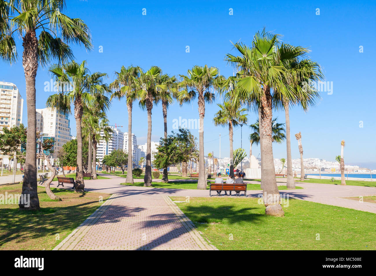 Lungomare di Tangeri, Marocco. Tangeri è un importante città nel nord del Marocco. Tangeri situato sulla costa nord africana all'entrata occidentale alla S Foto Stock