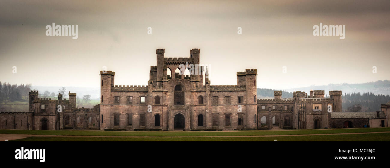 Lowther castello appena fuori Askham in Cumbria. È stato un po' un giorno oscuro in questo castello, purtroppo demolita nel 1957 Foto Stock