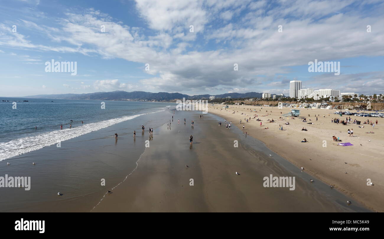 Vista dal molo di Santa Monica, California, guardando verso Santa Barbara Foto Stock