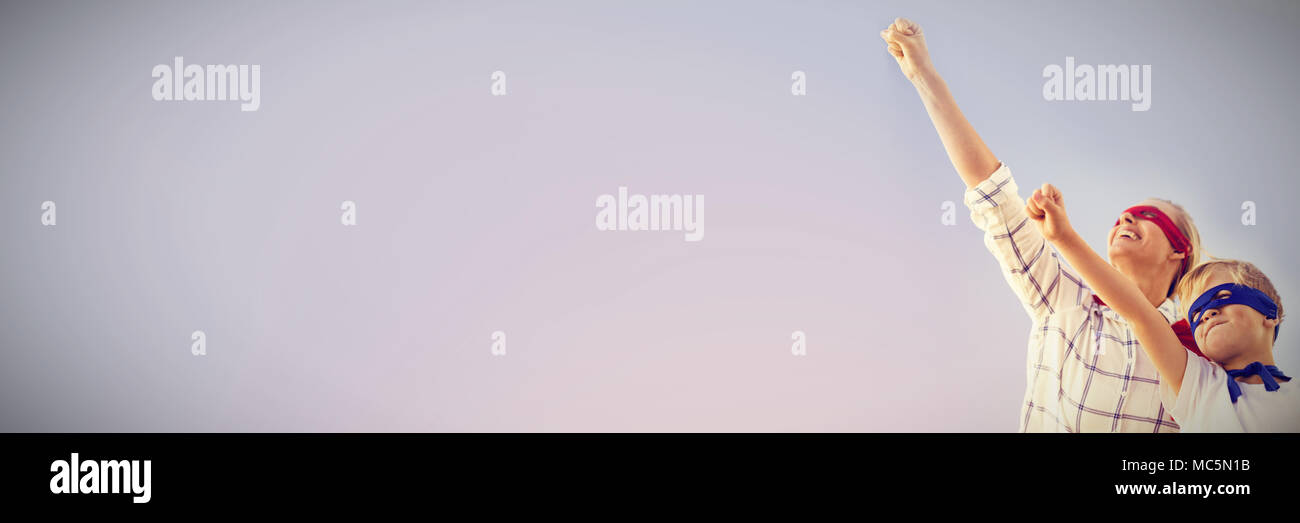 Riproduzione di genitore eroi con figlio Foto Stock