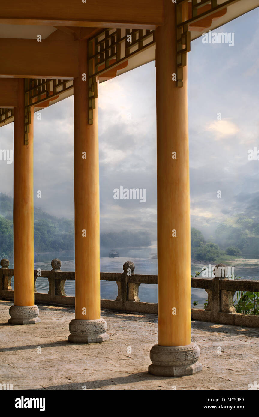 Collonda lungo le rive del fiume Li nella provincia cinese del Guangxi. Foto Stock