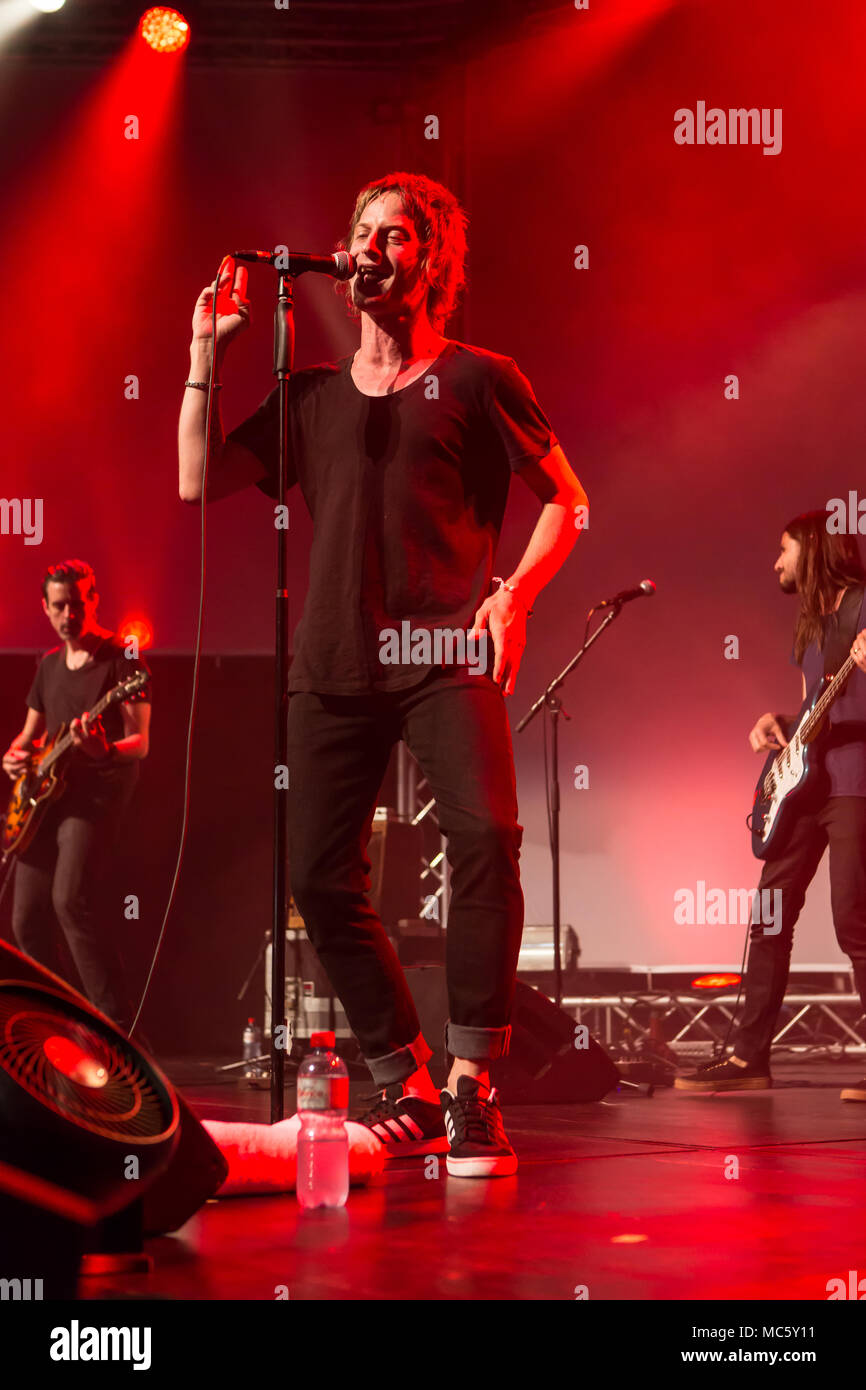 Il British bluesrock band il movimento della Temperanza live al Blue Balls Festival di Lucerna, Svizzera Phil Campbell Foto Stock