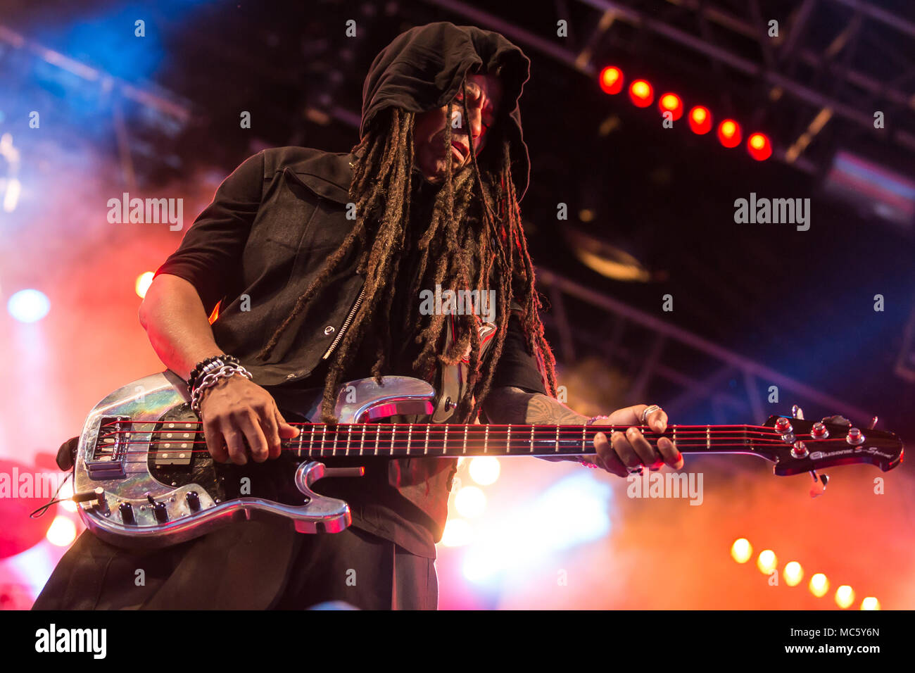 Richard Keith Lewis Cass alias, bass dalla band britannica Skunk Anansie dal vivo presso la ventiseiesima Heitere Open air di Zofingen, Argovia Foto Stock