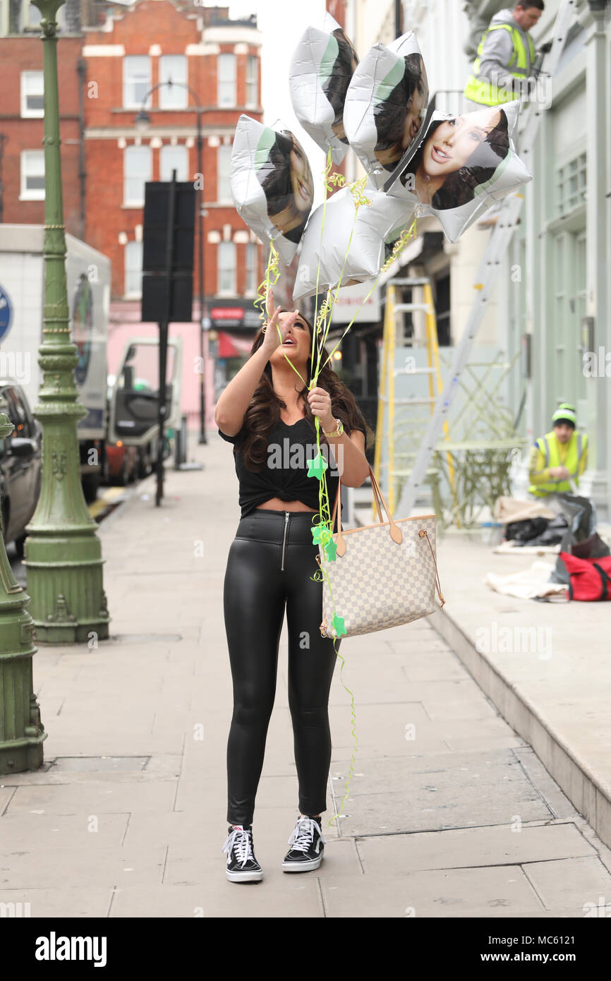 Charlotte Crosby che arrivano a Charlotte Street Hotel per promuovere il suo nuovo MTV "Charlotte Show TV show - Londra dotata: Charlotte Crosby dove: Londra, Regno Unito quando: 13 Mar 2018 Credit: Lia Toby/WENN.com Foto Stock