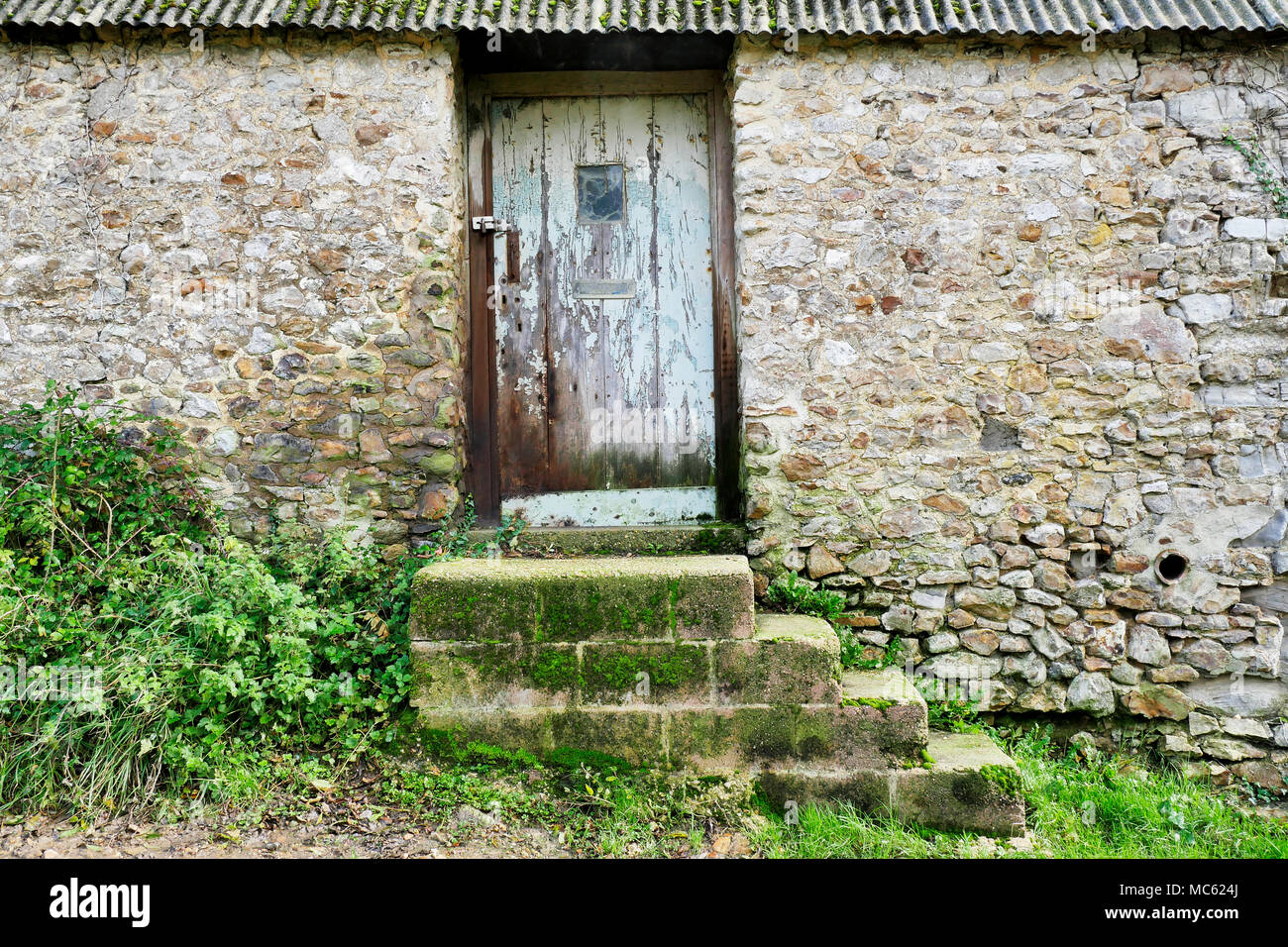 Un vecchio fienile in pietra nella campagna di Dorset. Foto Stock