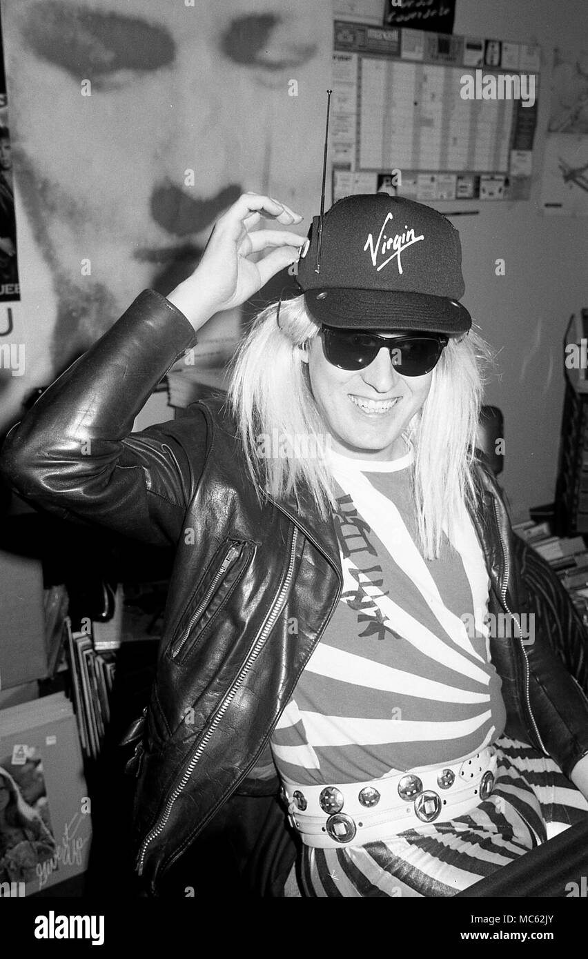 " Bad News' effettuare lo spoofing di rock band con Ade Edmondson, Rik Mayall, Nigel ruspa e Peter Richardson 1987 Londra. Dotato di: Ade Edmondson, Adrian Edmondson dove: Londra, Regno Unito quando: 13 Mar 2018 Credit: Andy Phillips/delle immagini di copertina Foto Stock