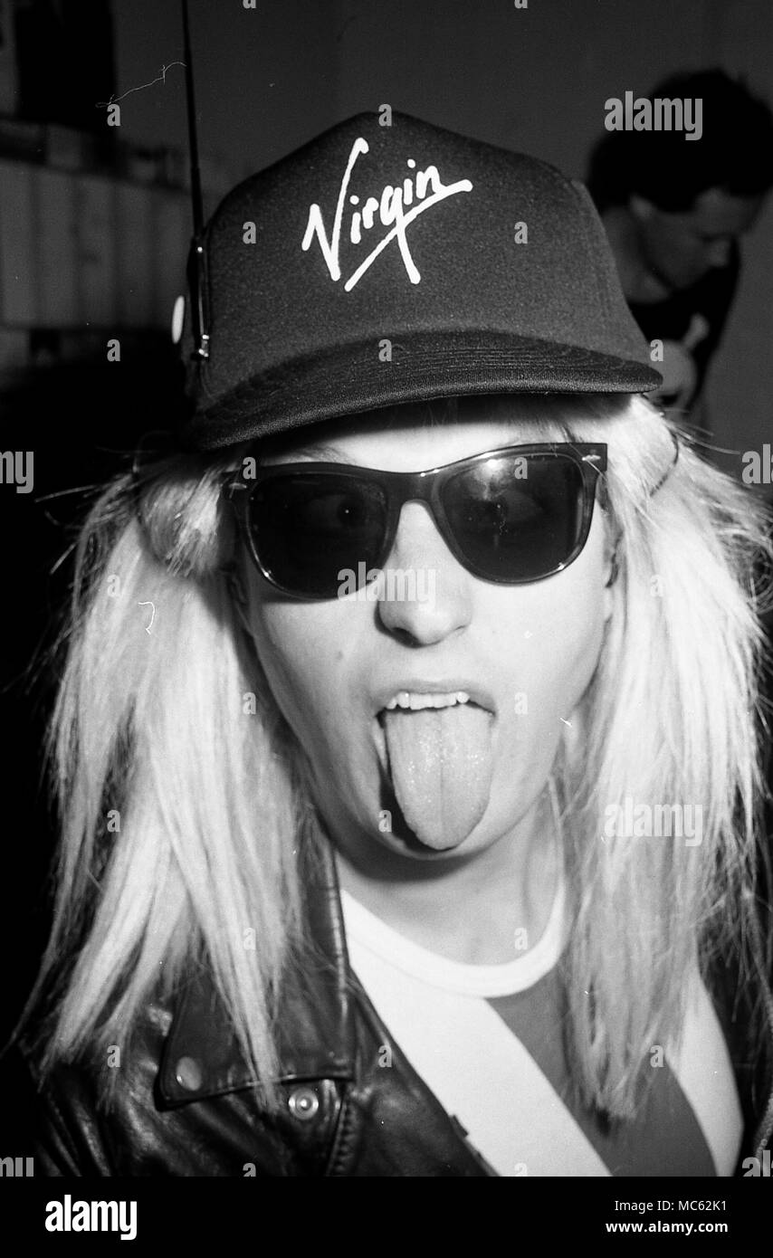 " Bad News' effettuare lo spoofing di rock band con Ade Edmondson, Rik Mayall, Nigel ruspa e Peter Richardson 1987 Londra. Dotato di: Ade Edmondson, Adrian Edmondson dove: Londra, Regno Unito quando: 13 Mar 2018 Credit: Andy Phillips/delle immagini di copertina Foto Stock